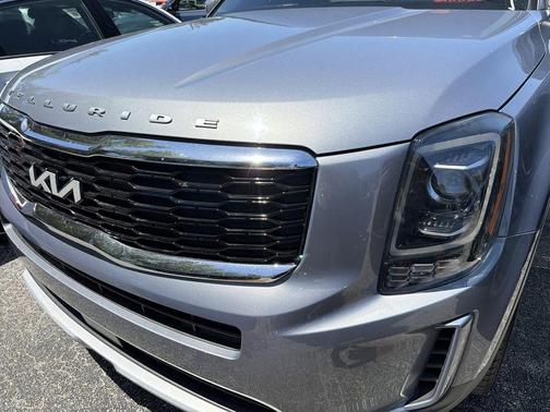 Everlasting Silver 2022 Kia Telluride LX