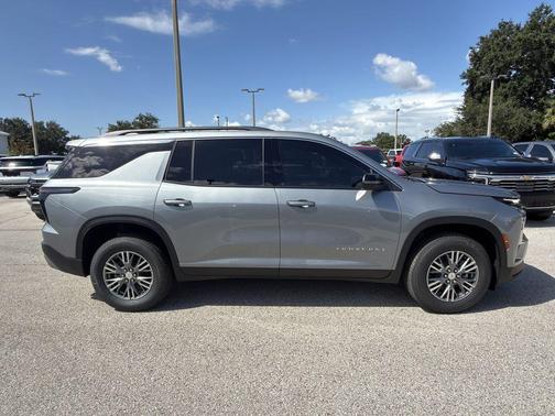 Sterling Gray Metallic 2026 Chevrolet Traverse LT