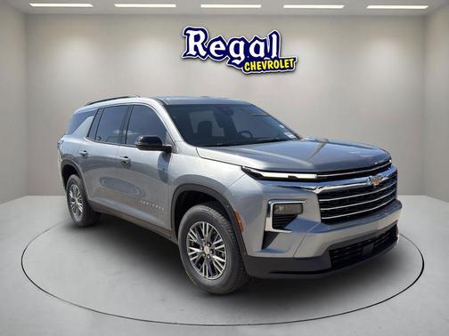 Sterling Gray Metallic 2026 Chevrolet Traverse LT