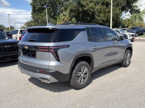 Sterling Gray Metallic 2026 Chevrolet Traverse LT
