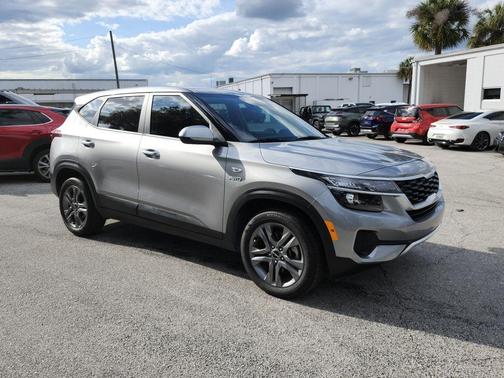 Steel Gray 2023 Kia Seltos LX