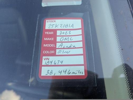 2023 GMC Acadia Denali