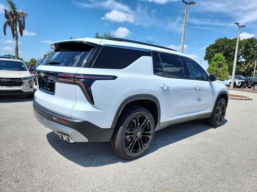 Polar White 2026 Chevrolet Traverse LT