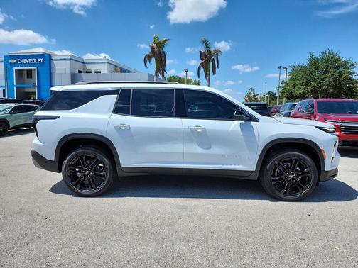 Polar White 2026 Chevrolet Traverse LT