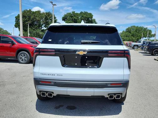 Polar White 2026 Chevrolet Traverse LT