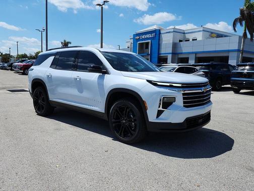 Polar White 2026 Chevrolet Traverse LT