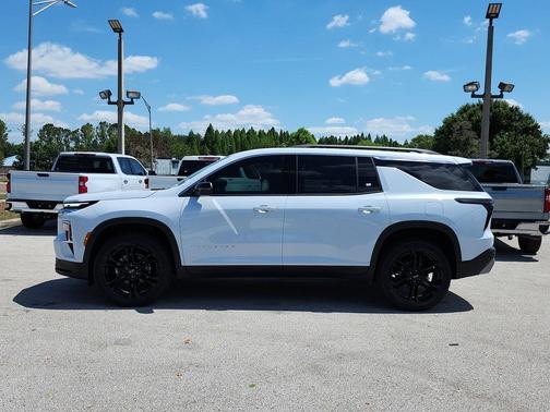 Polar White 2026 Chevrolet Traverse LT
