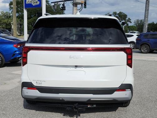 Snow White Pearl 2025 Kia Carnival EX