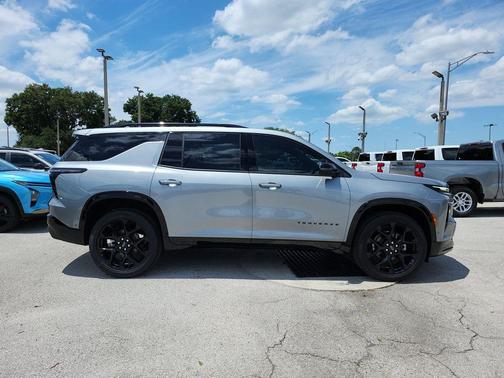 Sterling Gray Metallic 2026 Chevrolet Traverse RS