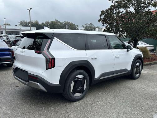 2026 Kia EV9 Light Long Range