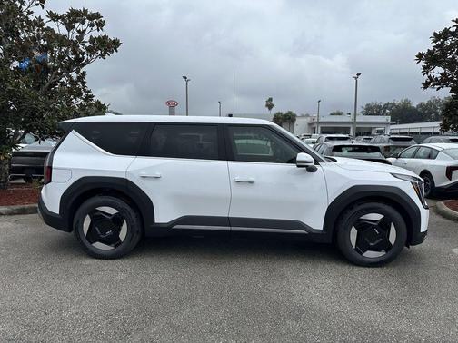 2026 Kia EV9 Light Long Range