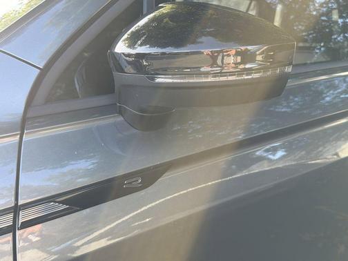 Platinum Gray Metallic 2022 Volkswagen Tiguan 2.0T SE R-Line Black