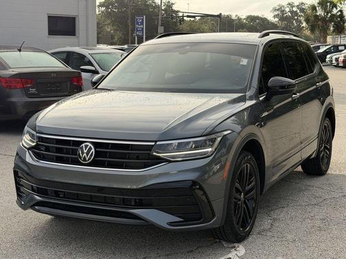 Platinum Gray Metallic 2022 Volkswagen Tiguan 2.0T SE R-Line Black
