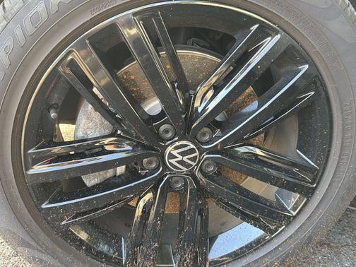 Platinum Gray Metallic 2022 Volkswagen Tiguan 2.0T SE R-Line Black