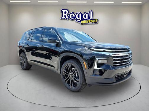 Mosaic Black Metallic 2026 Chevrolet Traverse LT