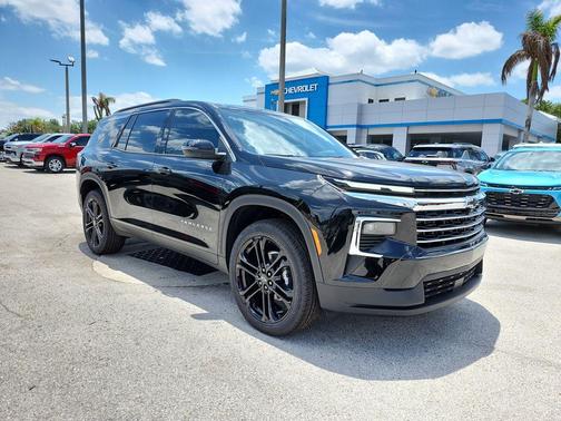 Mosaic Black Metallic 2026 Chevrolet Traverse LT