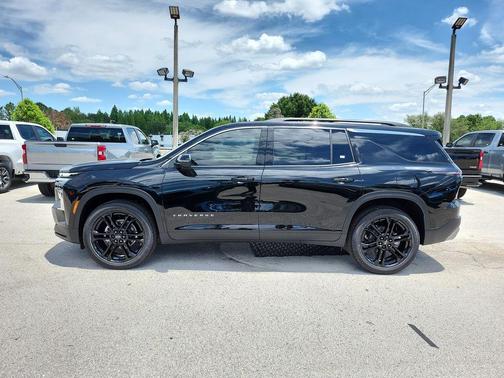 Mosaic Black Metallic 2026 Chevrolet Traverse LT