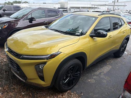 Nitro Yellow 2025 Chevrolet Trax ACTIV