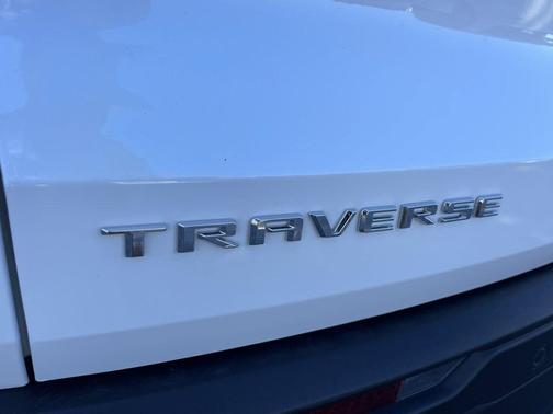 2024 Chevrolet Traverse LS