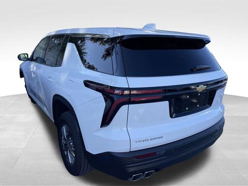 2024 Chevrolet Traverse LS
