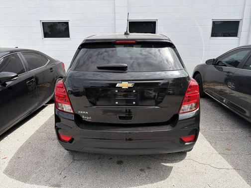 Mosaic Black Metallic 2022 Chevrolet Trax LS