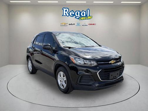 Mosaic Black Metallic 2022 Chevrolet Trax LS