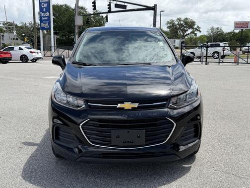 Mosaic Black Metallic 2022 Chevrolet Trax LS