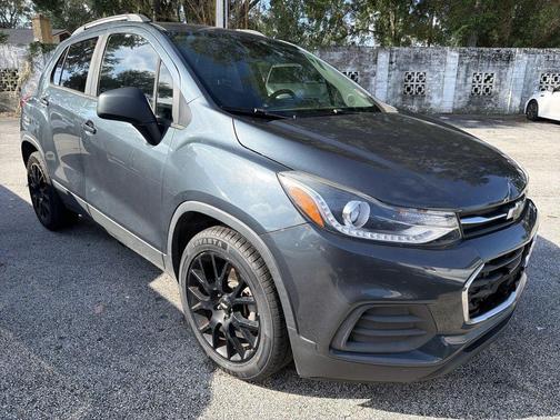 Shadow Gray Metallic 2021 Chevrolet Trax LT