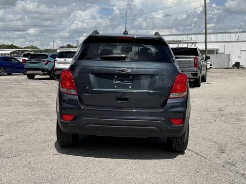 Shadow Gray Metallic 2021 Chevrolet Trax LT