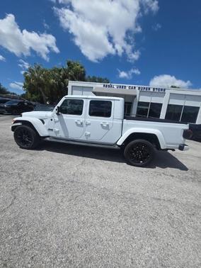 Bright White Clearcoat 2021 Jeep Gladiator Overland
