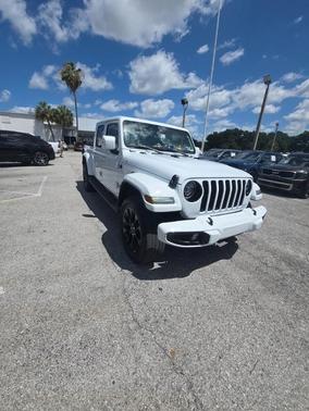 Bright White Clearcoat 2021 Jeep Gladiator Overland