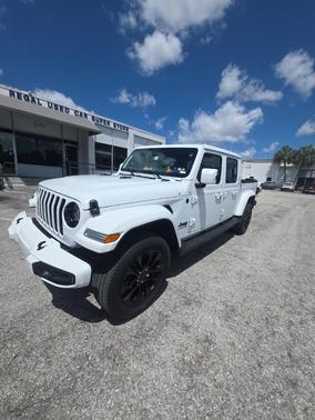 Bright White Clearcoat 2021 Jeep Gladiator Overland