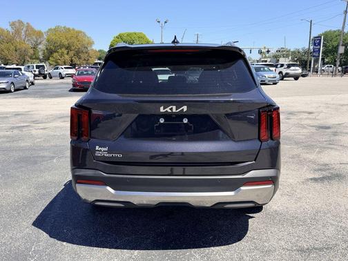 Metal 2025 Kia Sorento S