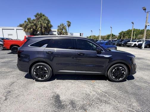 Metal 2025 Kia Sorento S