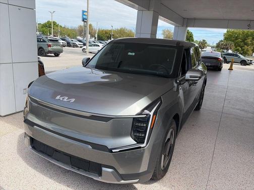 2024 Kia EV9 Light Long Range