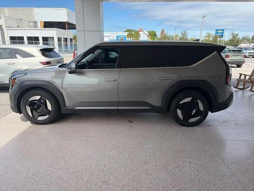2024 Kia EV9 Light Long Range