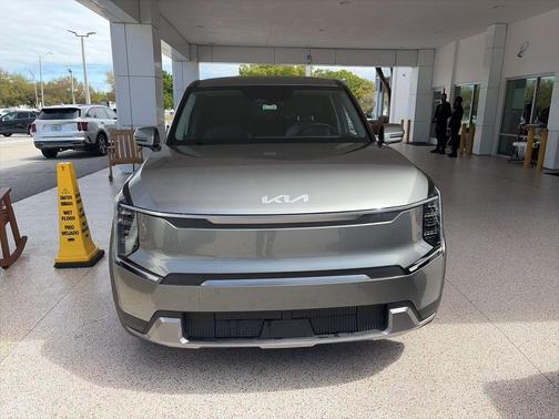 2024 Kia EV9 Light Long Range