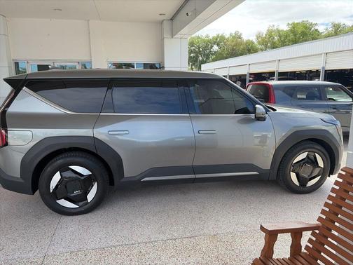 2024 Kia EV9 Light Long Range