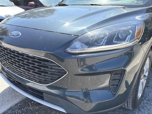 Blue Metallic 2022 Ford Escape SE