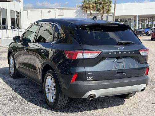 Blue Metallic 2022 Ford Escape SE