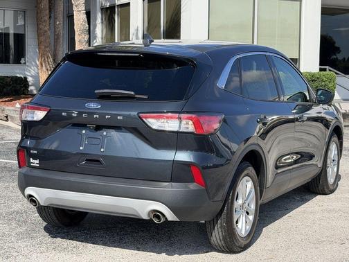 Blue Metallic 2022 Ford Escape SE