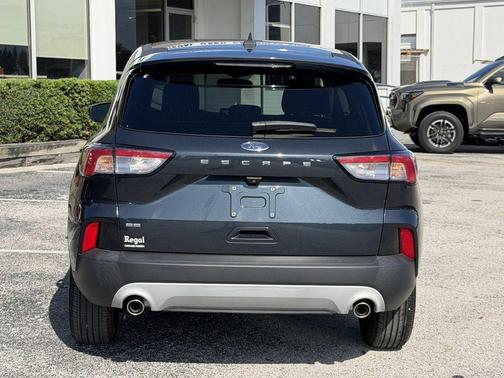 Blue Metallic 2022 Ford Escape SE