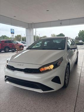 Clear White 2022 Kia Forte FE