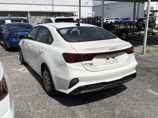 Clear White 2022 Kia Forte FE