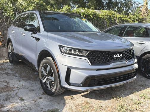 Everlasting Silver 2023 Kia Sorento S