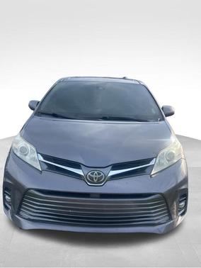2018 Toyota Sienna XLE