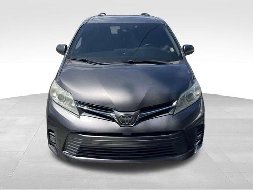 2018 Toyota Sienna XLE