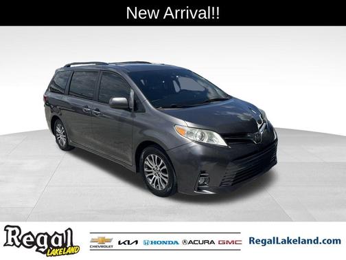 2018 Toyota Sienna XLE