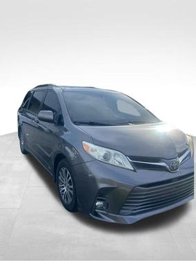 2018 Toyota Sienna XLE