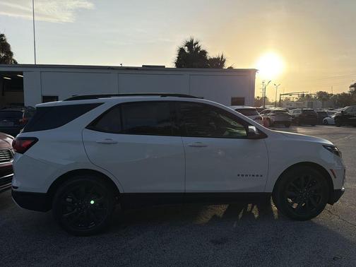 Summit White 2022 Chevrolet Equinox RS